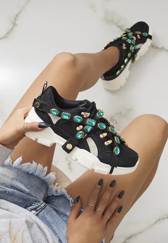 Do czego nosić sneakersy damskie: 7 stylizacji, które pokochasz